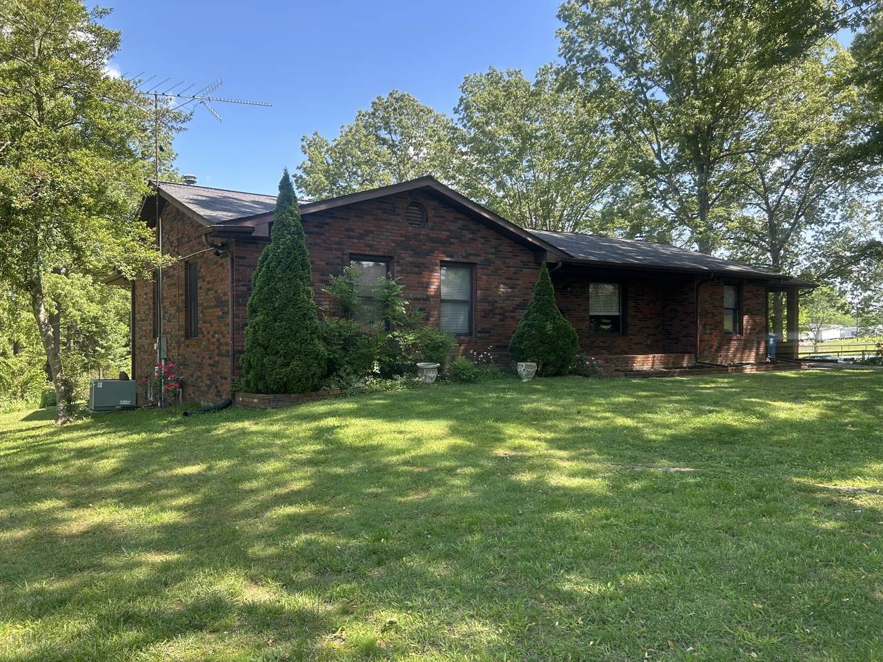 108 Hazelnut Ave - Photo 1