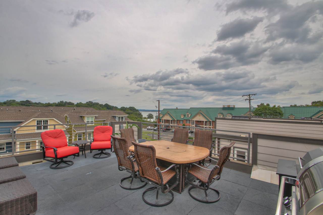 226 22nd St - Photo 1