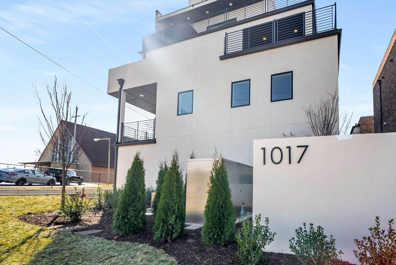 1017 12th Ave - Photo 1