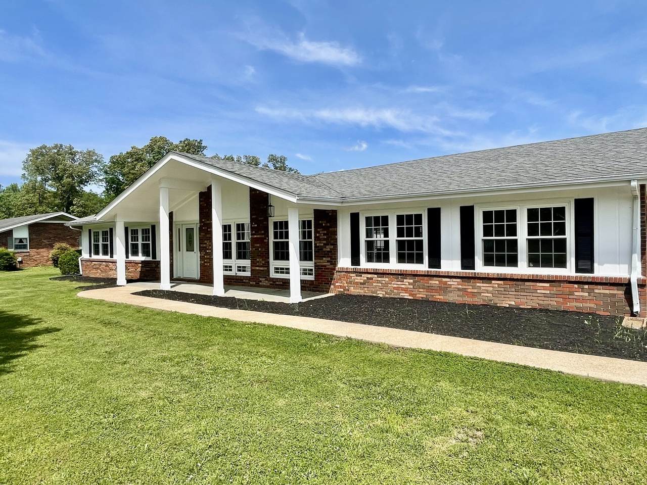 1570 Branch Dr - Photo 1