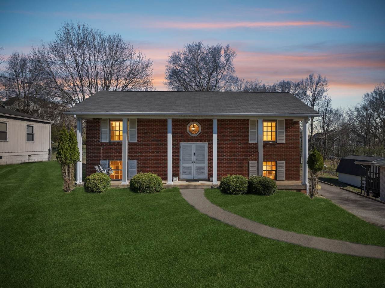 2607 Tiffany Dr - Photo 1
