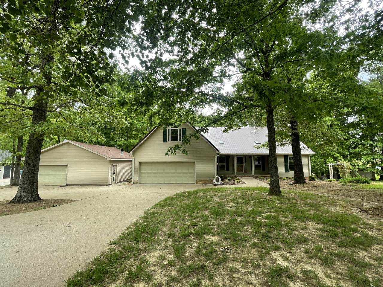 1113 Hazel Dr - Photo 1