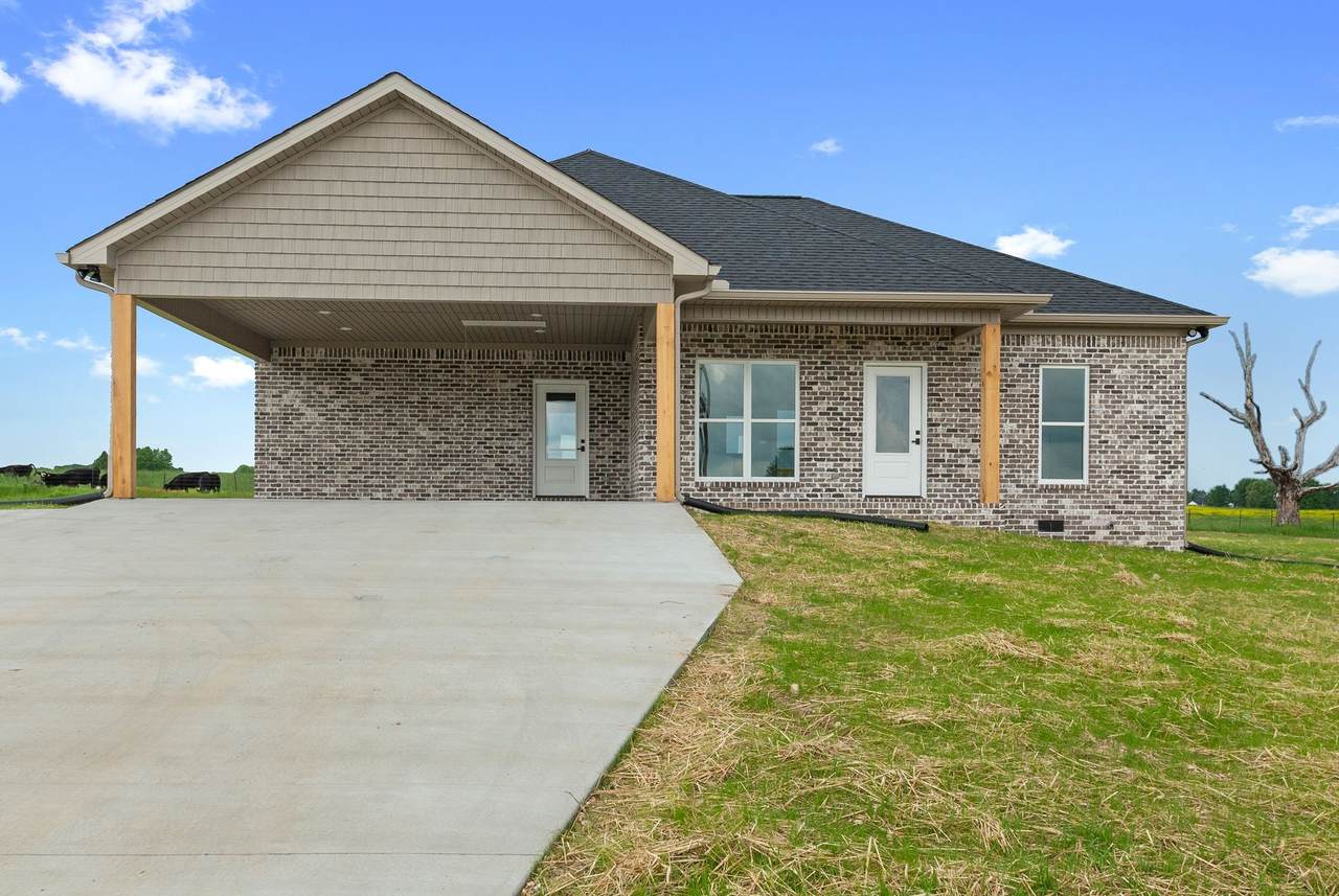 400 Sawyer Ln - Photo 1