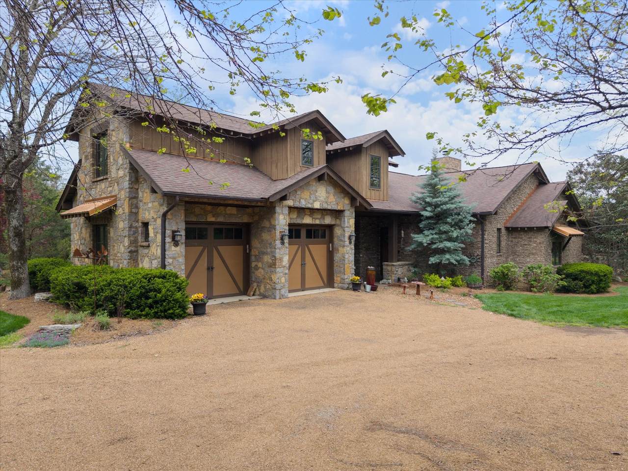 3261 Thoroughbred Dr - Photo 1