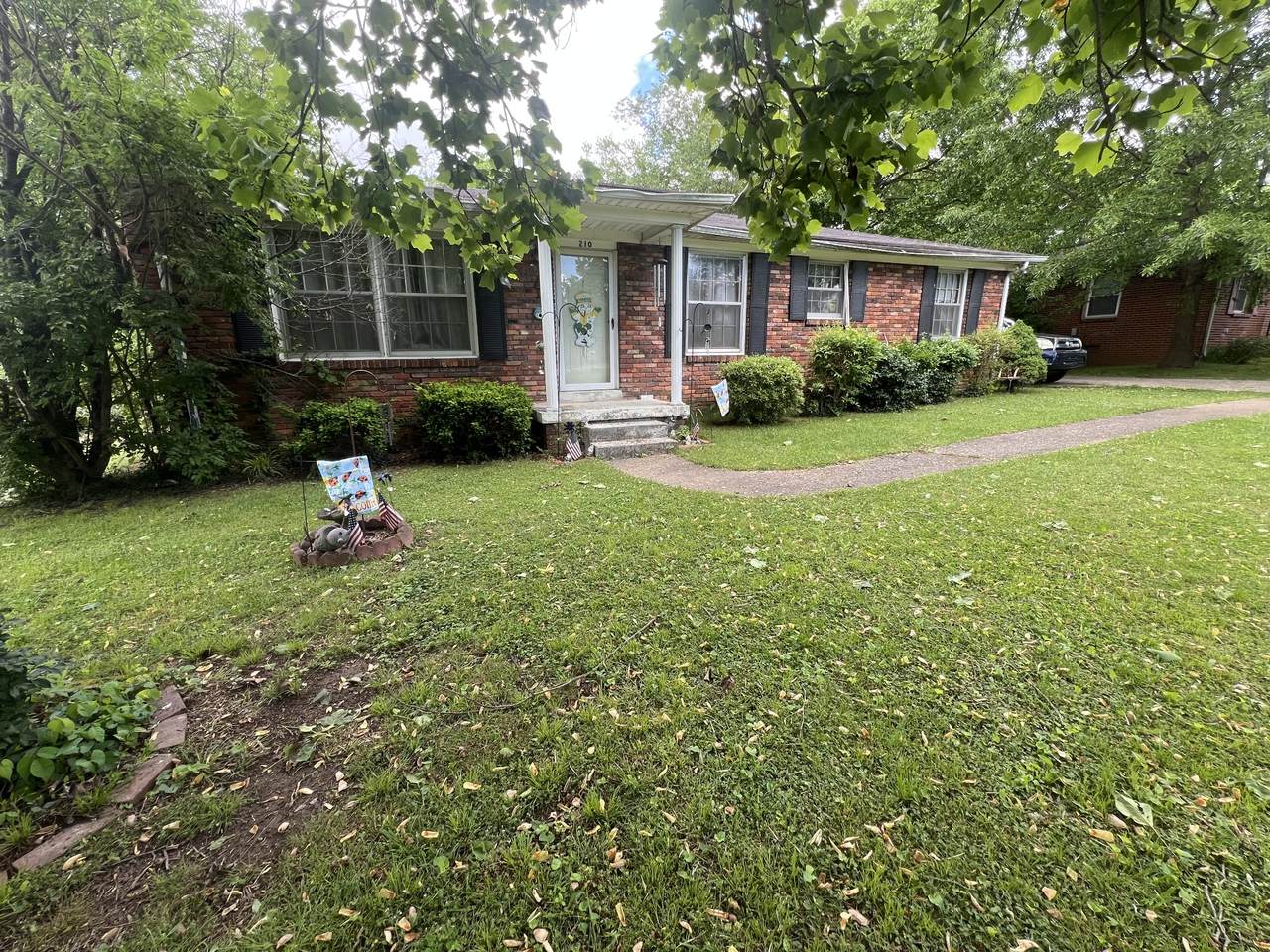 210 Bonita Ave - Photo 1