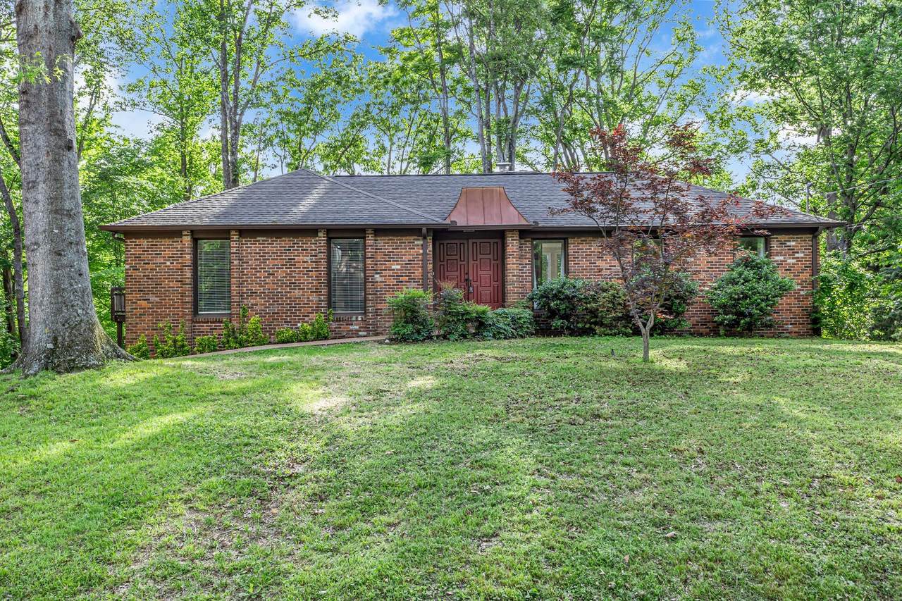 833 Stirrup Dr - Photo 1