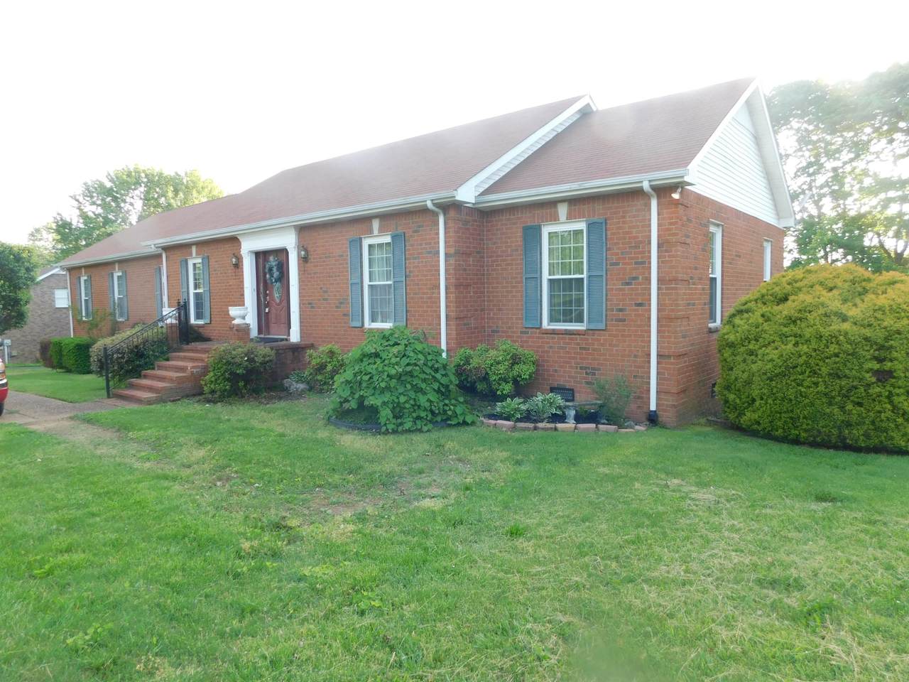 1129 Adam Dr - Photo 1