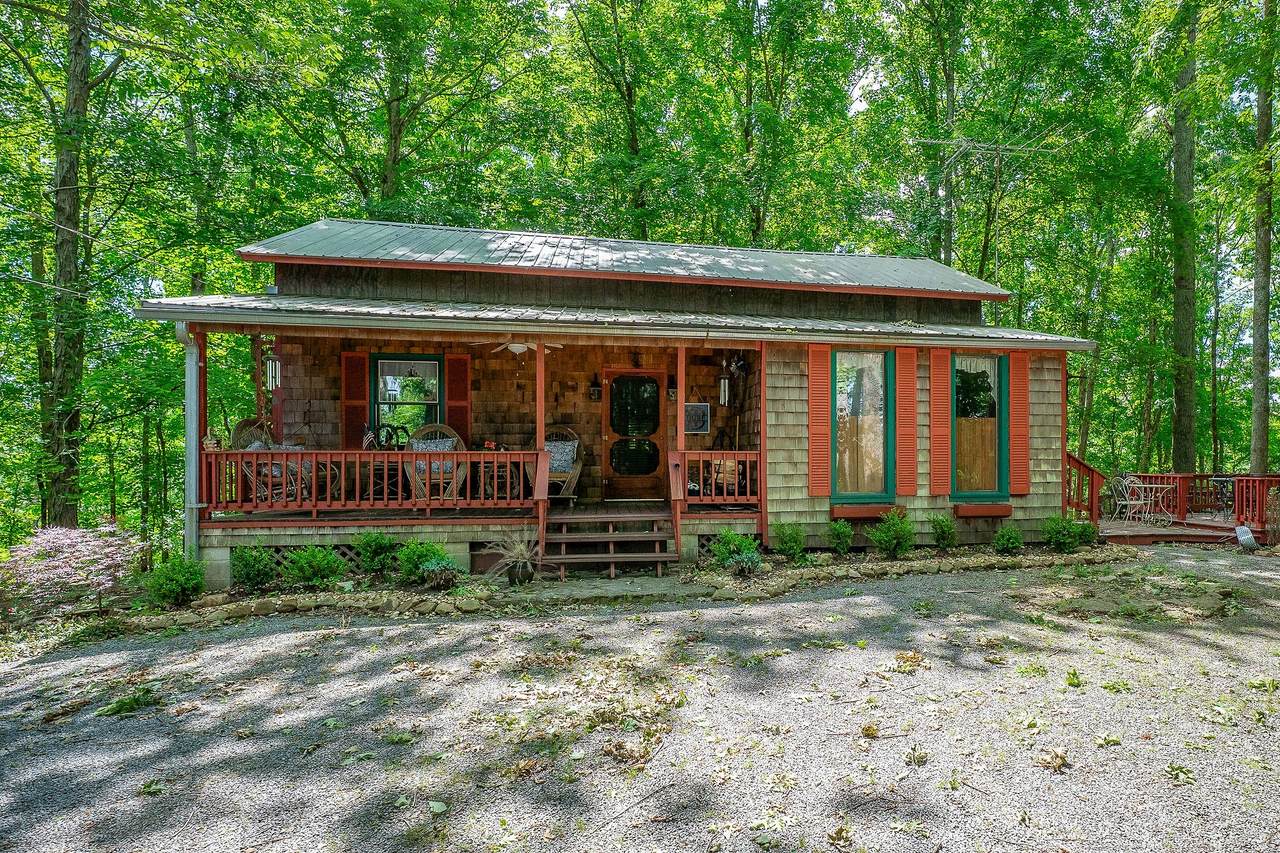 345 Hilltop Ln - Photo 1