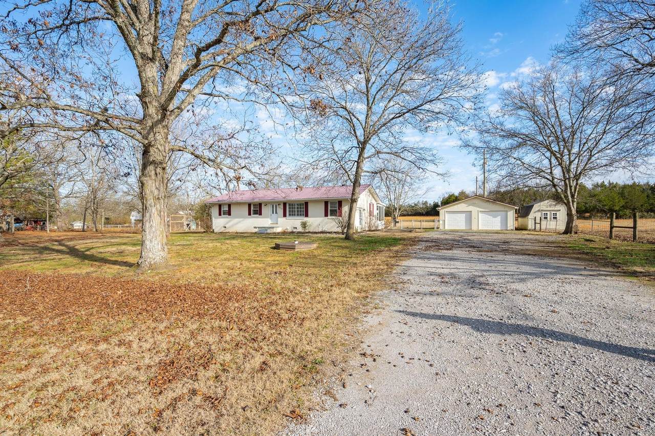 1077 Weeks Rd - Photo 1