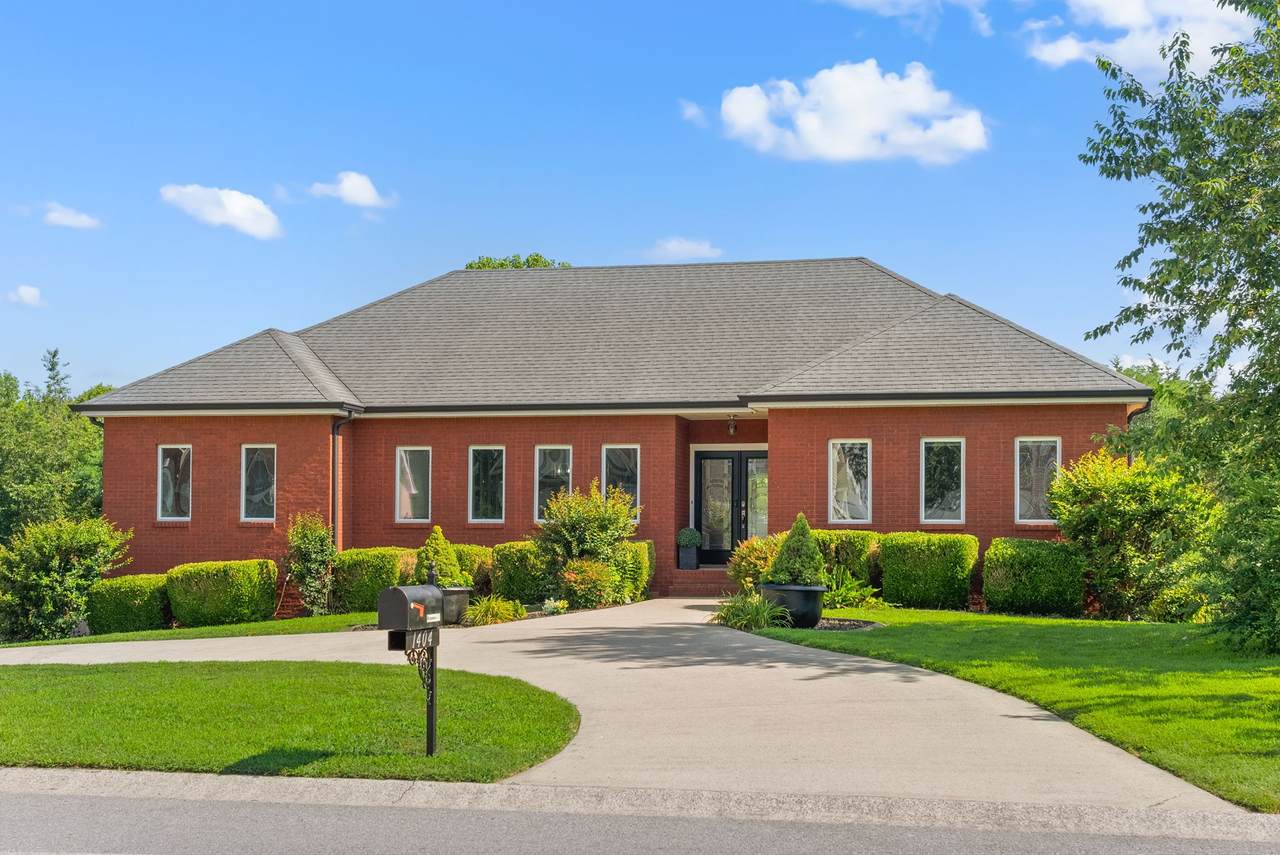 1404 Ambleside Dr - Photo 1