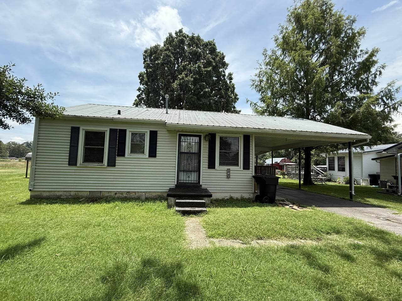 430 Oakwood Rd - Photo 1