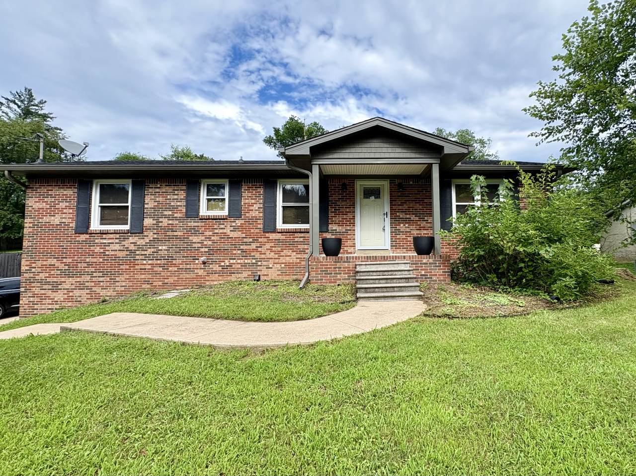 504 Spring Ln - Photo 1