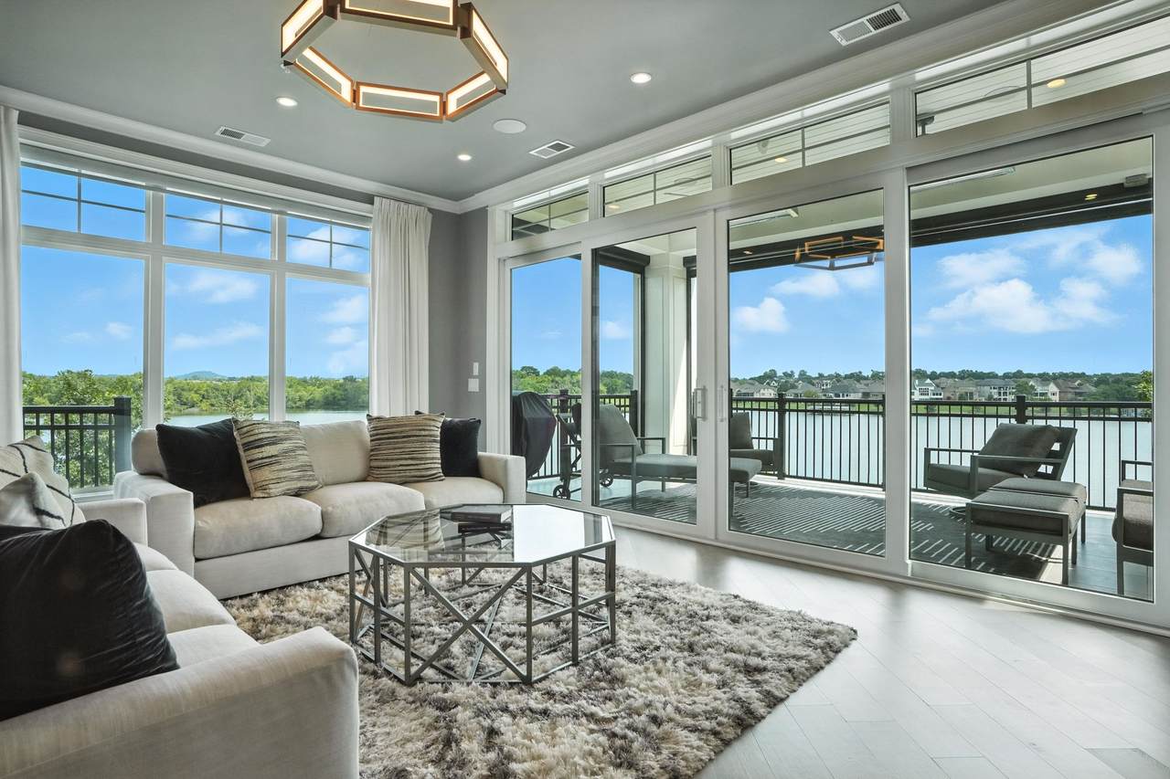 1024 Club View Drive - Photo 1