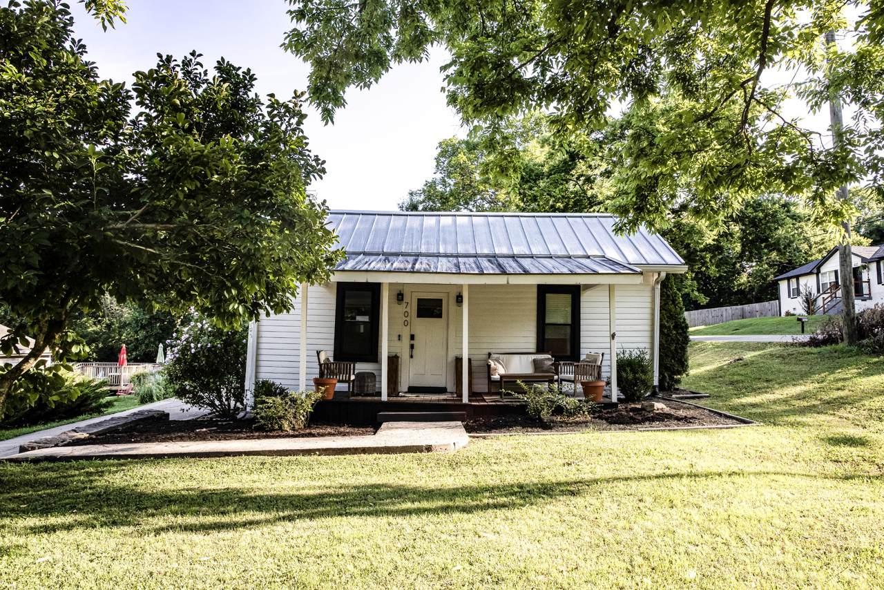 700 Maplewood Ln - Photo 1