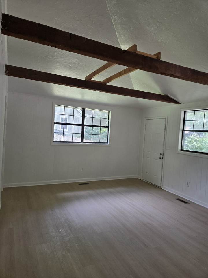 124 Vickey Ct - Photo 1