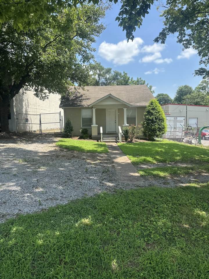 2412 Felts Ave - Photo 1