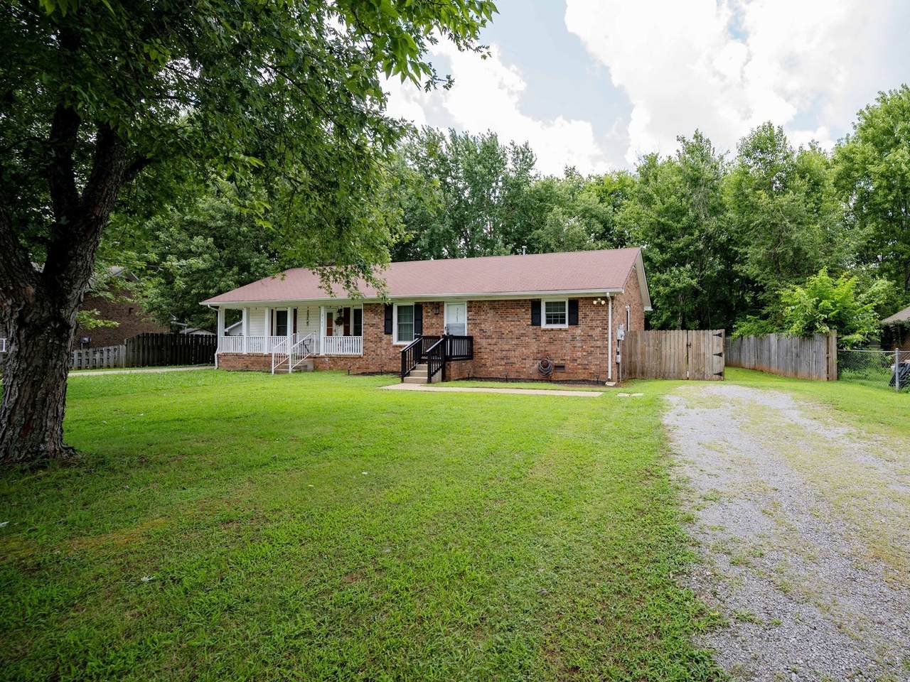 2563 Saratoga Ct - Photo 1