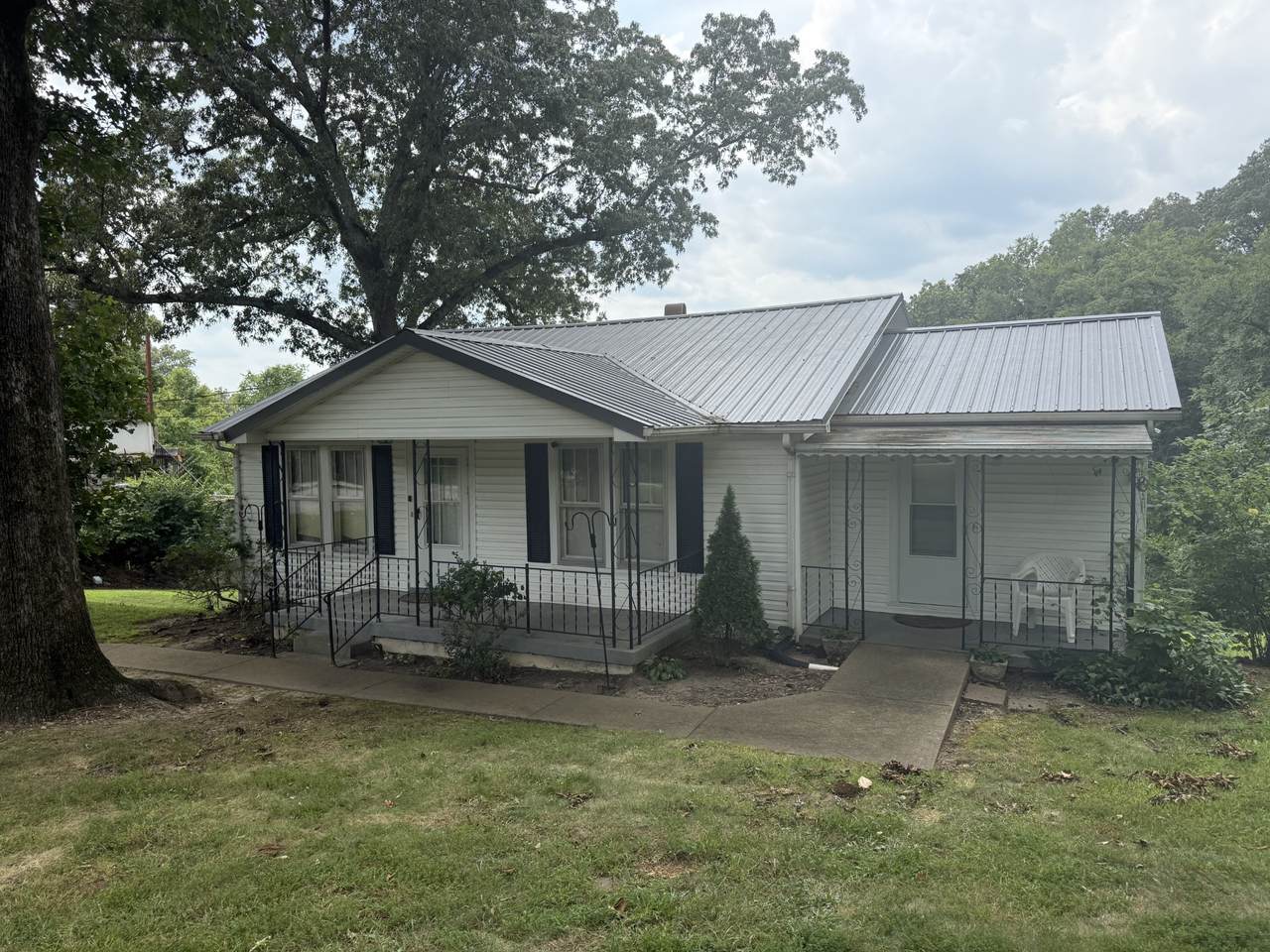 111 Valley View St - Photo 1