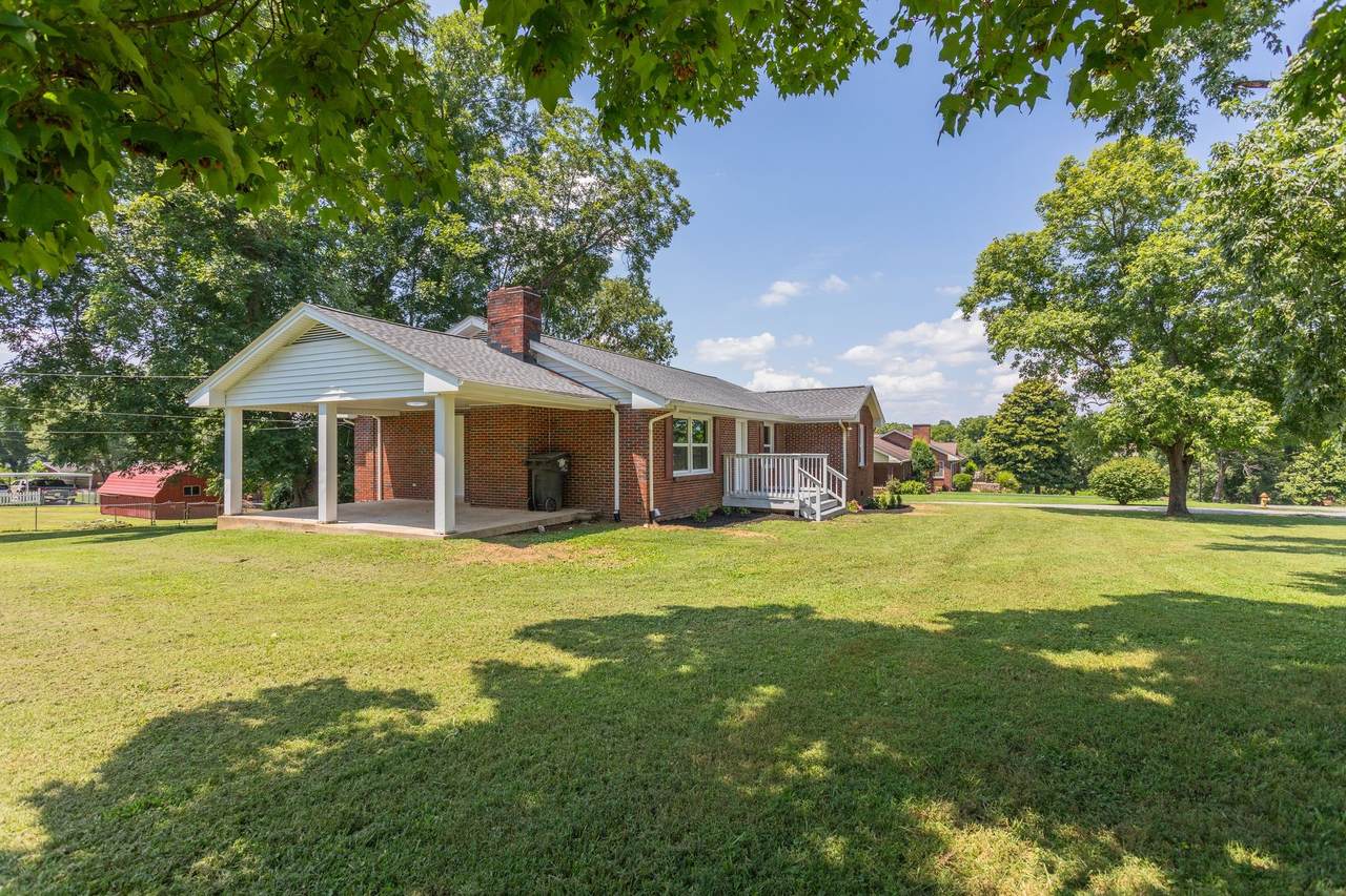 210 Porter Cir - Photo 1