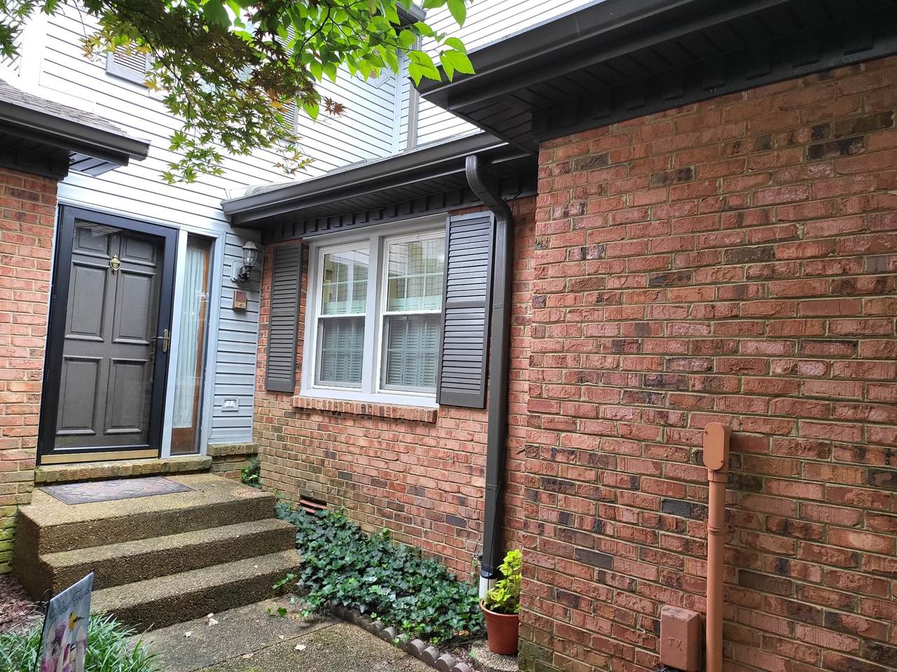 142 Hearthstone Manor Cir - Photo 1