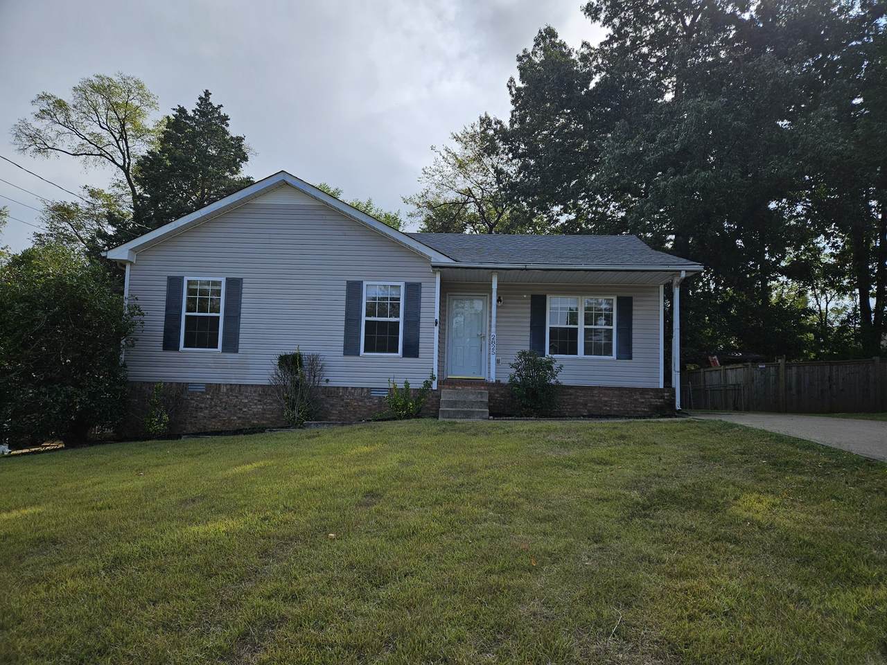 2825 Teakwood Dr - Photo 1