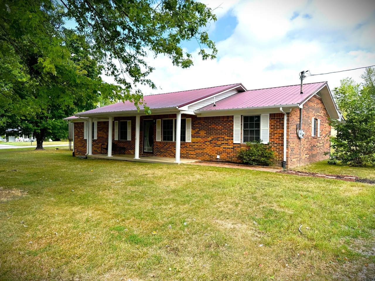 212 Austin Cir - Photo 1
