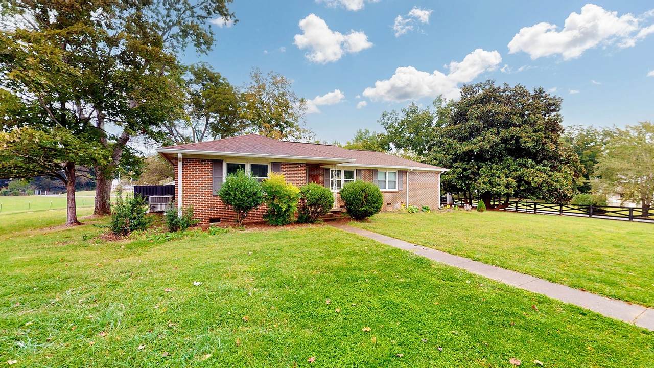 600 Lewis Ave - Photo 1