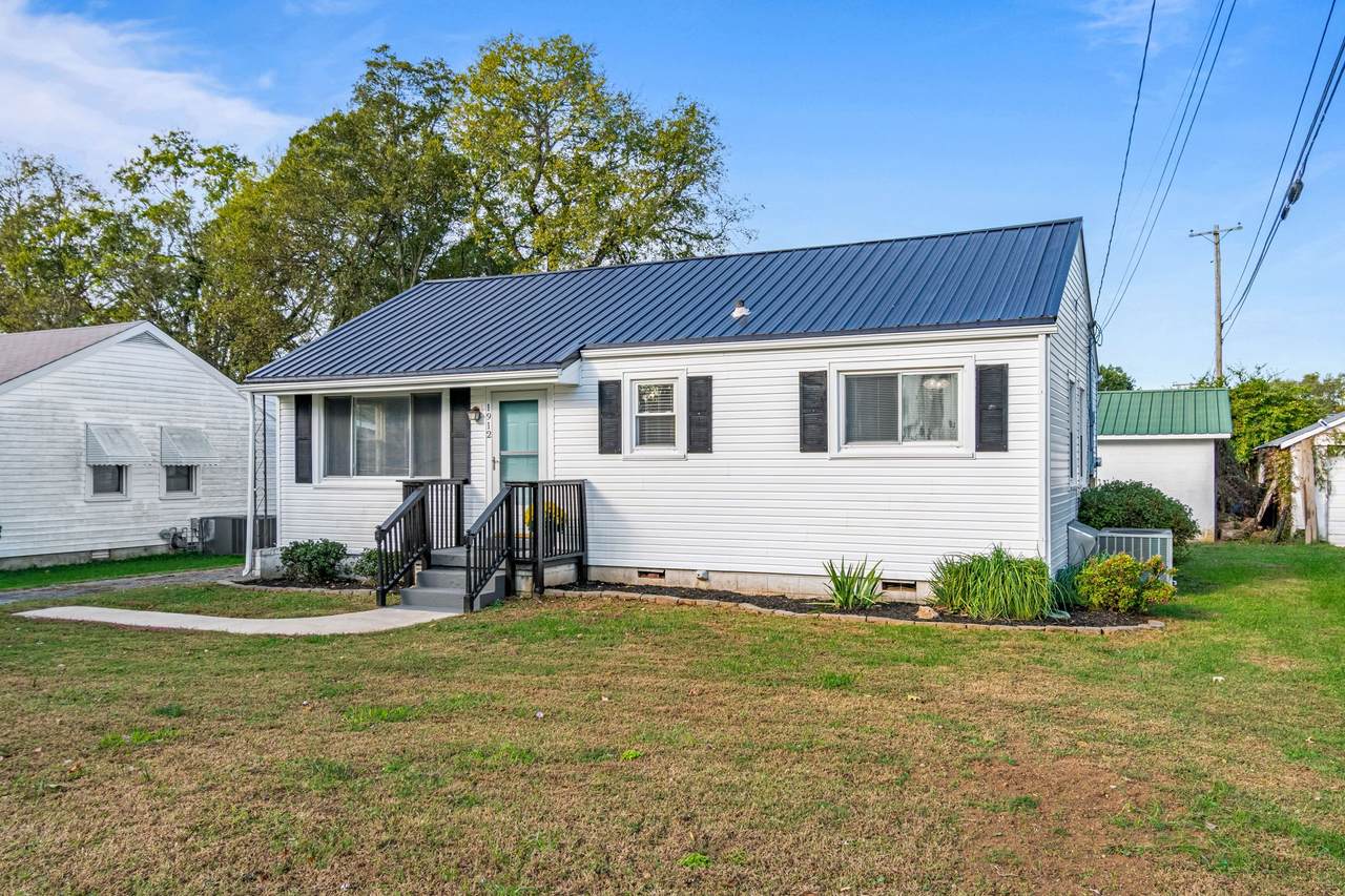 1912 Paul Dr - Photo 1