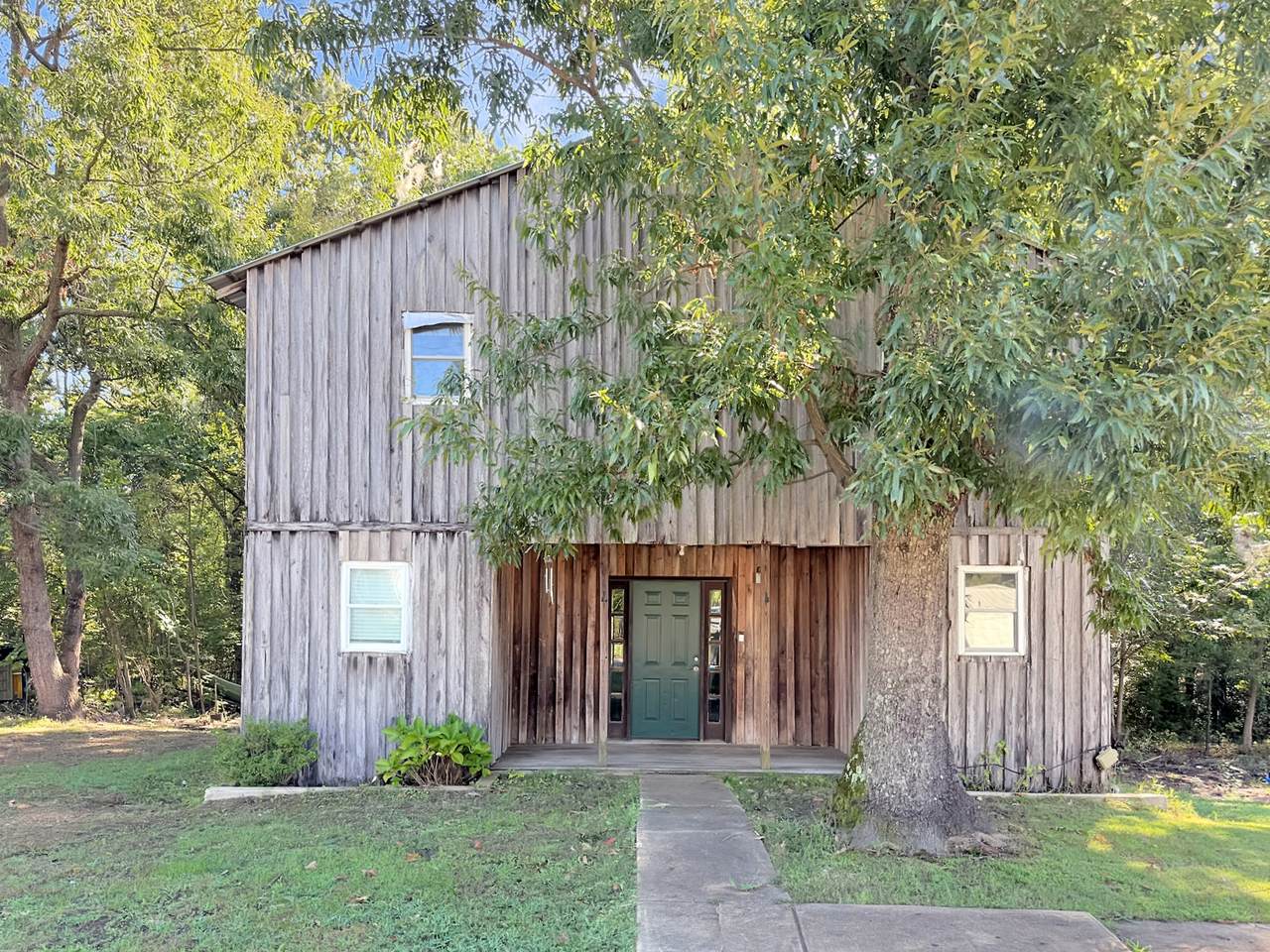 211 Meridian Dr - Photo 1