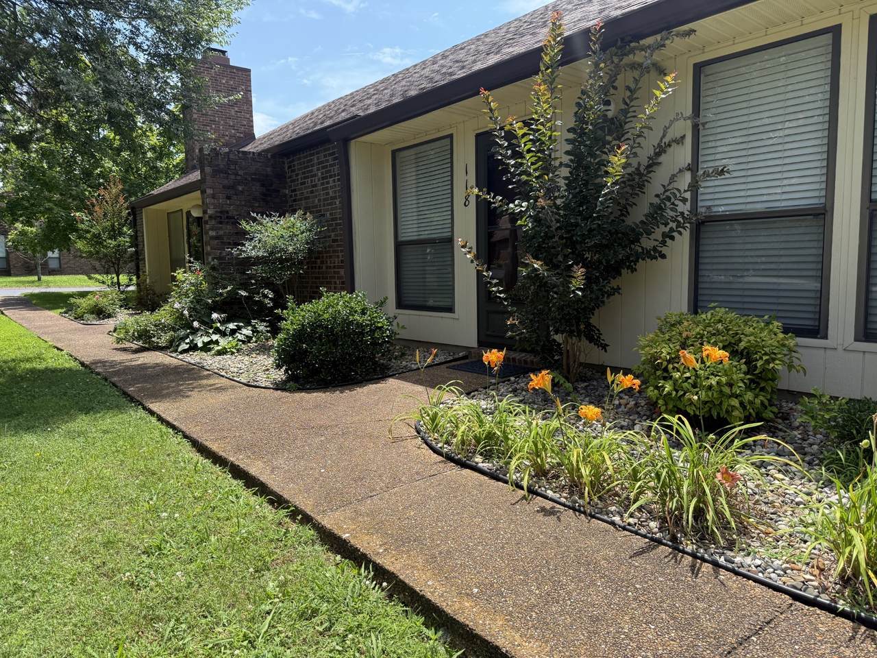 118 Castlewood Ln - Photo 1