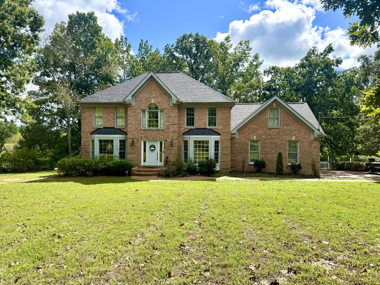 471 Old Pond Ln - Photo 1