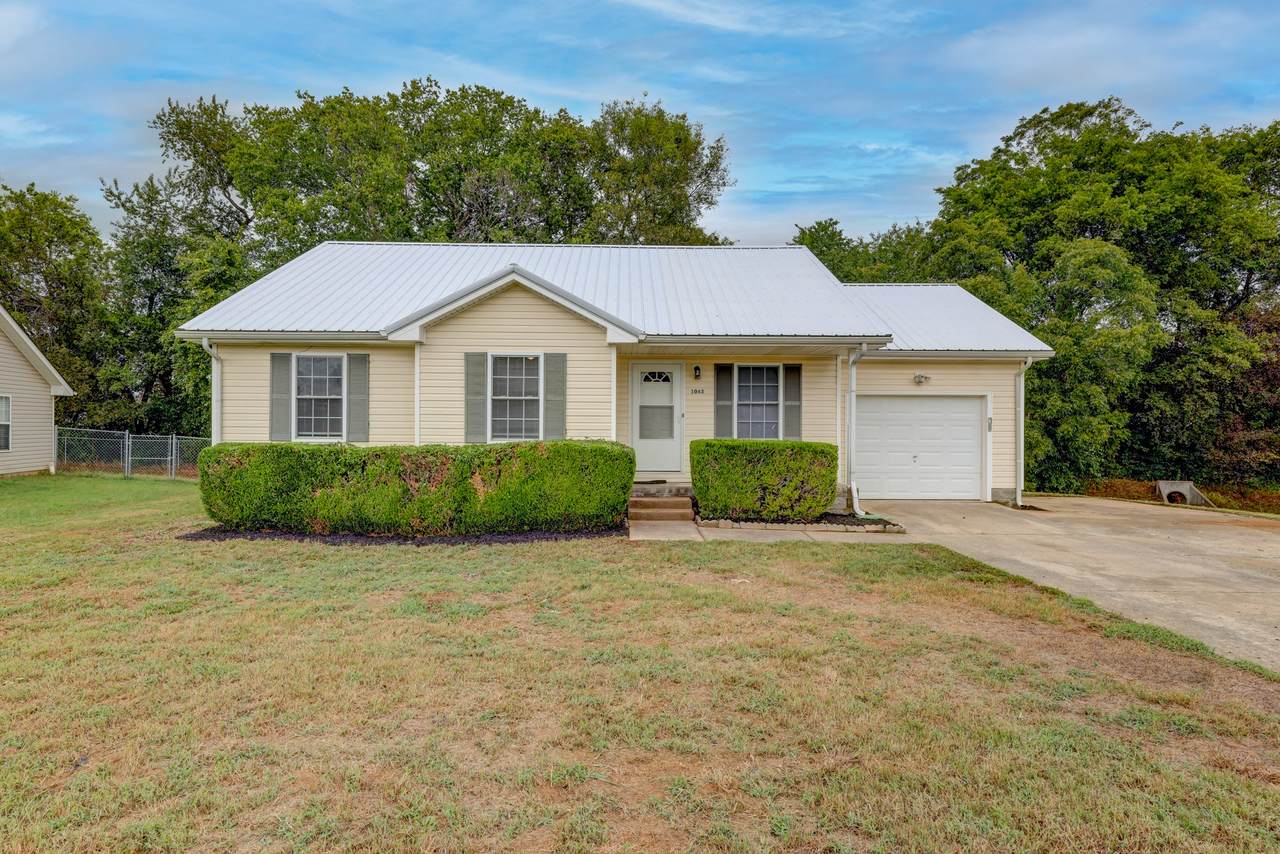 1043 Waterford Cir - Photo 1