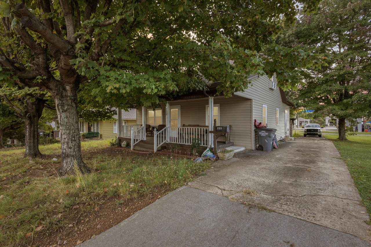 722 Fairview Ave - Photo 1