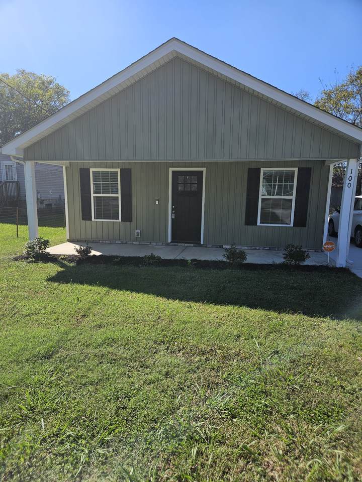 100 Baker St - Photo 1