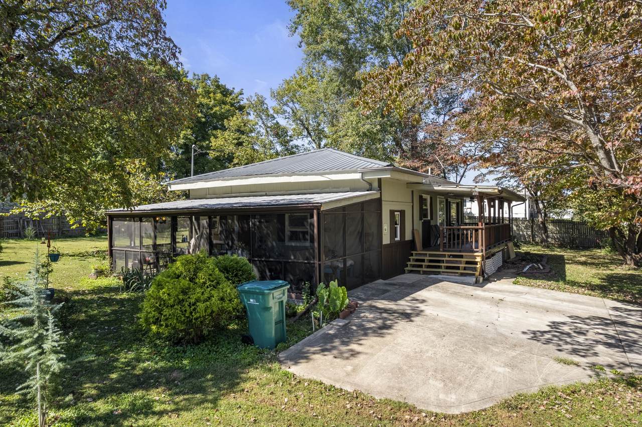 1506 Old Cowan Rd - Photo 1