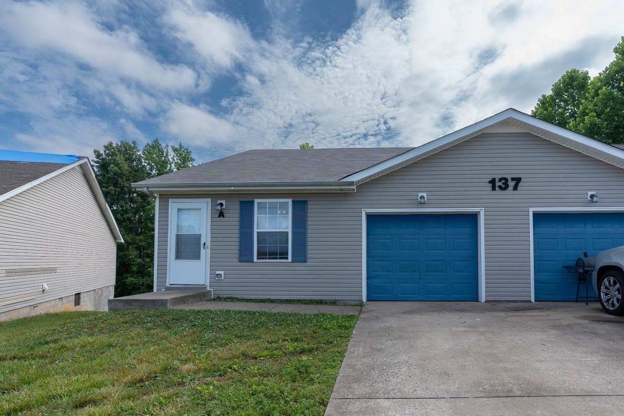 137 Maureen Dr - Photo 1