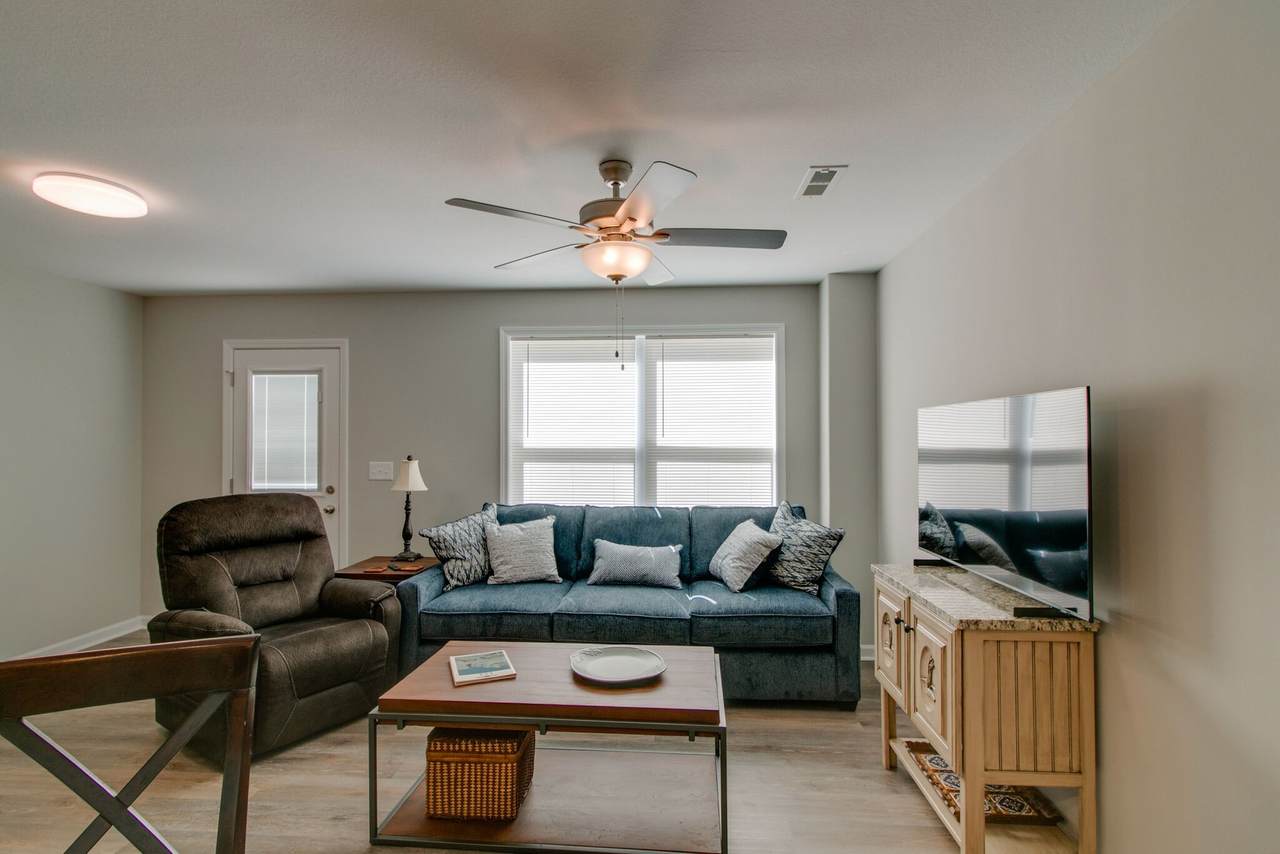 1960 Batts Ln - Photo 1