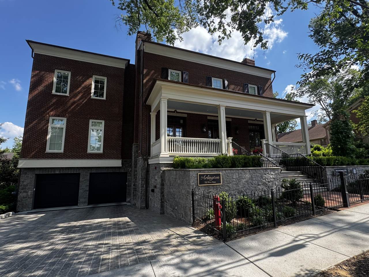 725 W Main St - Photo 1