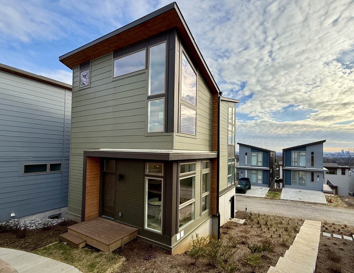 3017 Edwin Cir - Photo 1