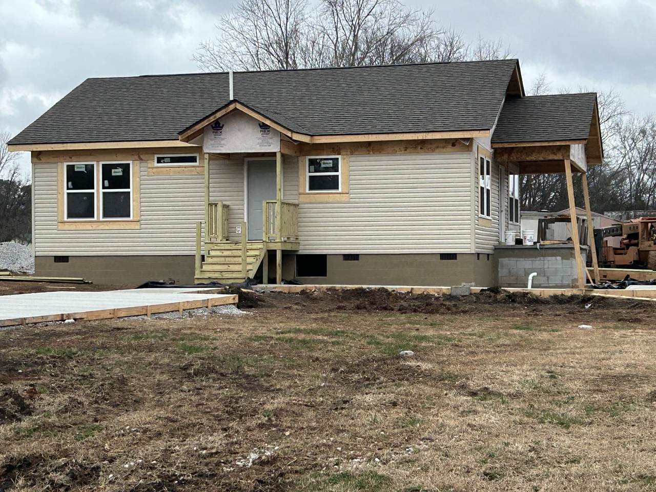 125 Front Street N - Photo 1