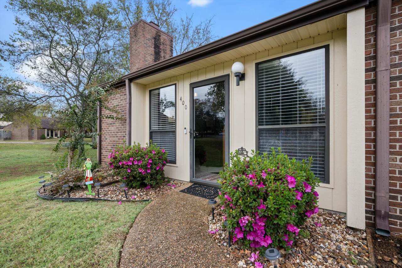 400 Castlewood Ln - Photo 1