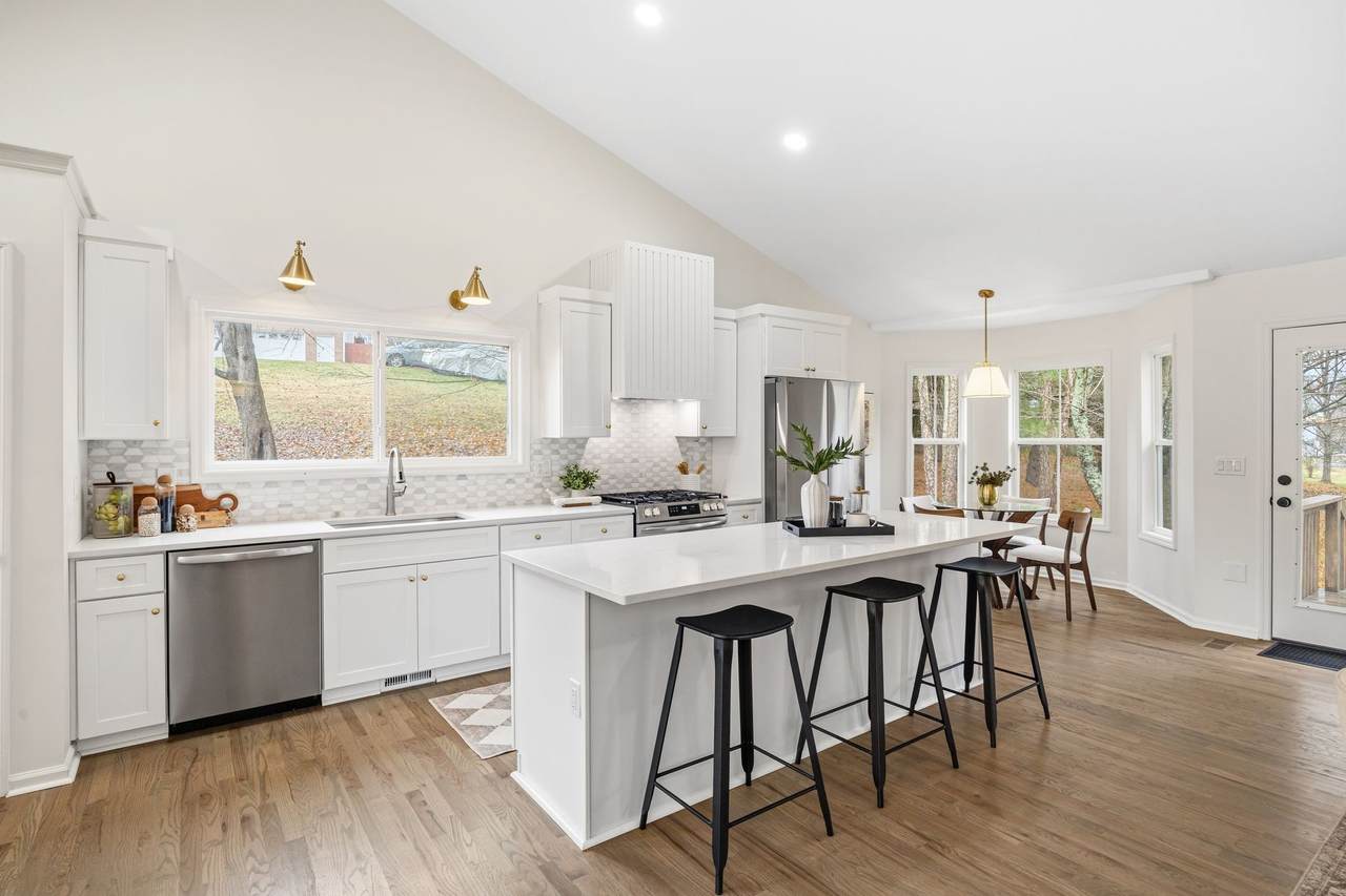 209 Pin Oak Ct - Photo 1