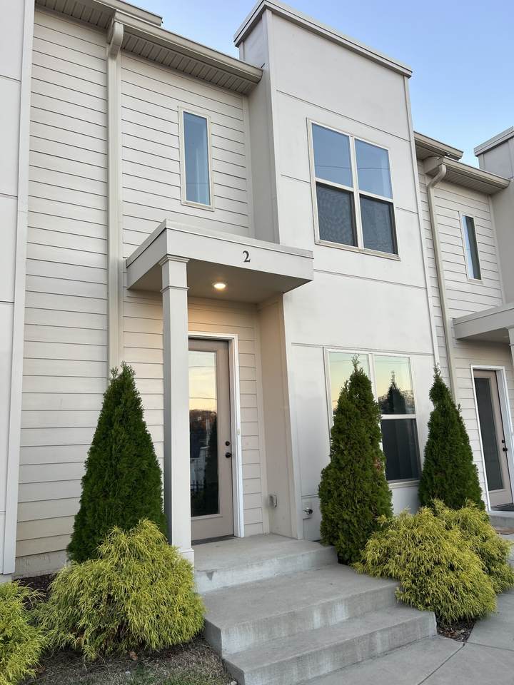 467 Morton Ave - Photo 1