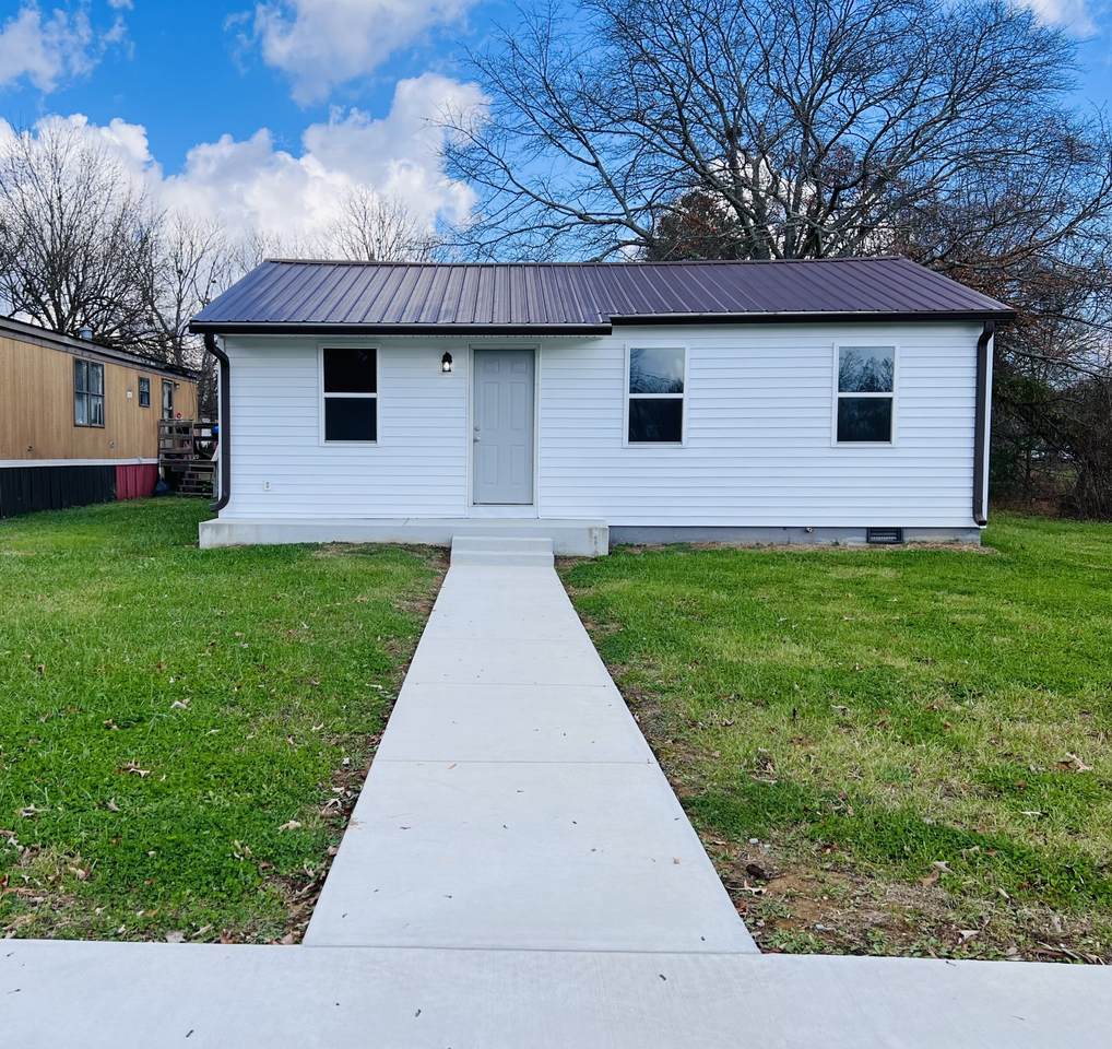 305 S Polk St - Photo 1