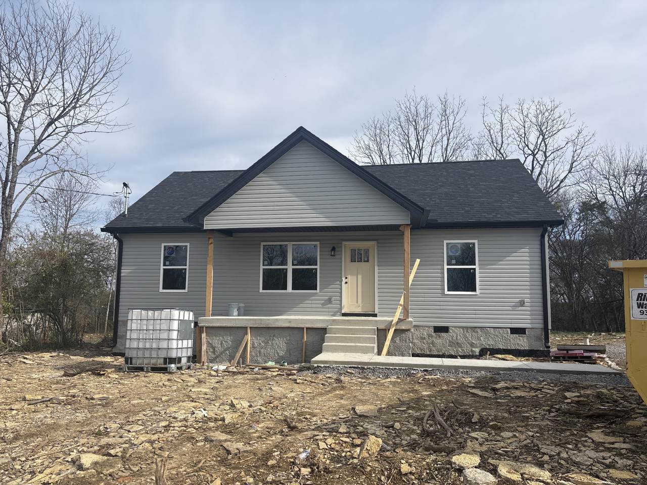 623 6th Ave N - Photo 1