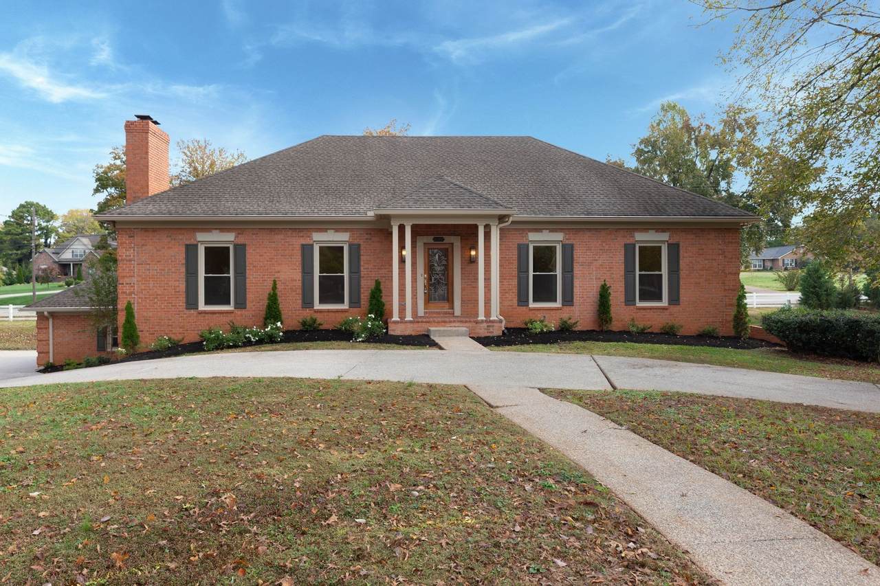 1419 Ascot Close - Photo 1