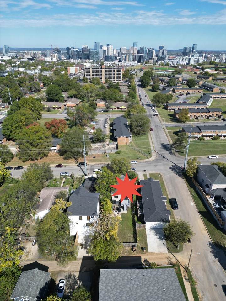 1103 Summit Ave - Photo 1