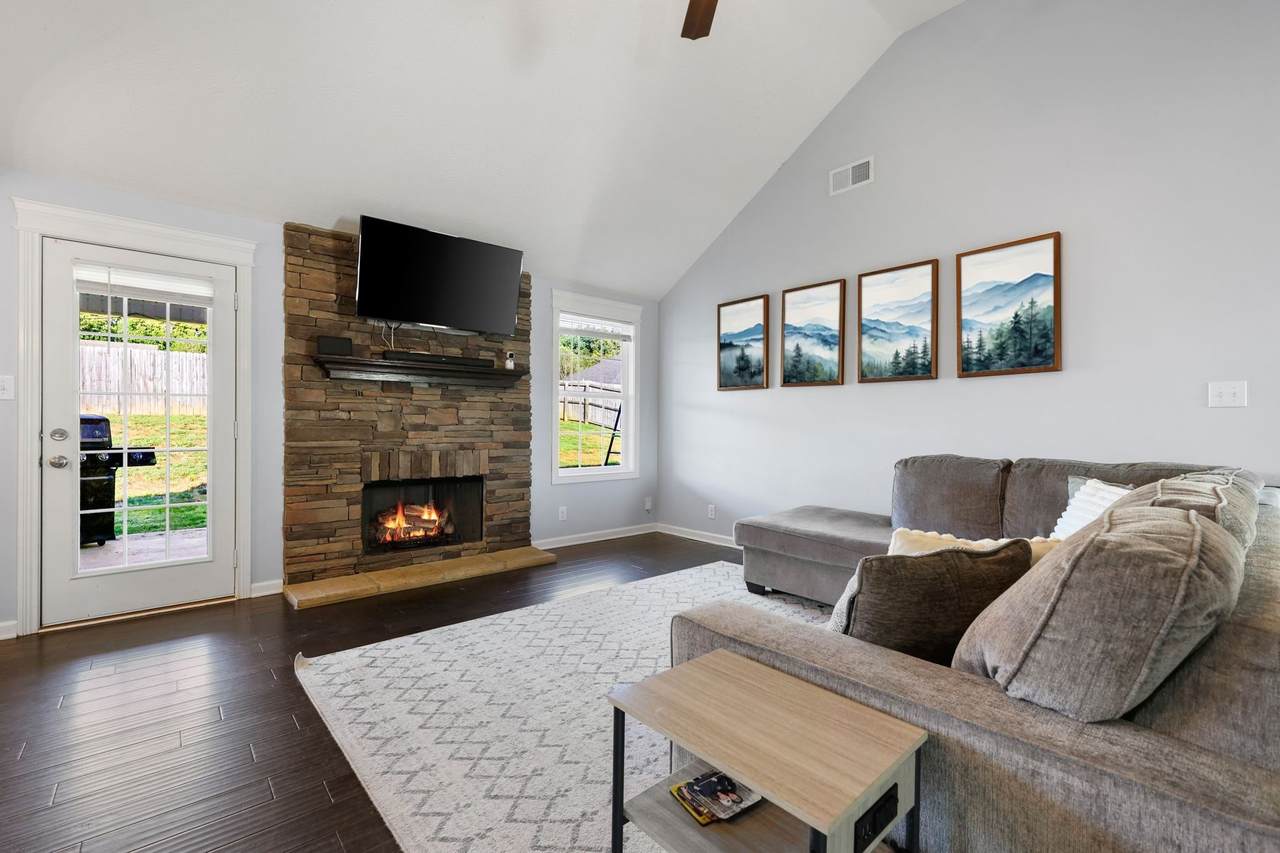 1301 Freedom Dr - Photo 1