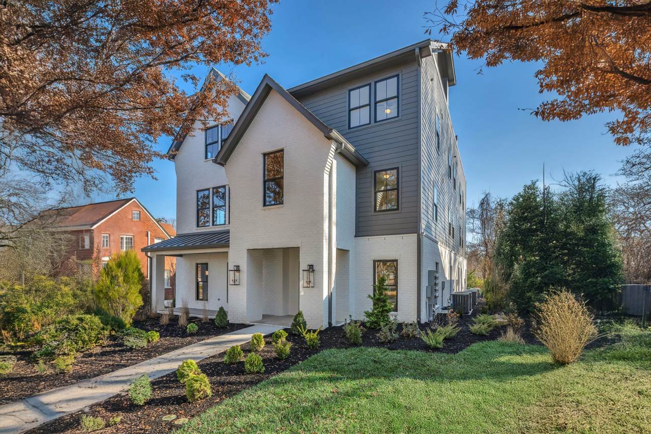 520 N Maple St - Photo 1