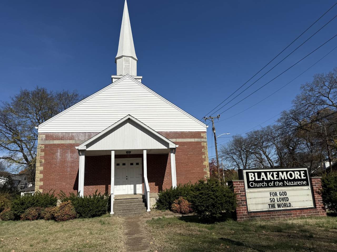 2800 Belcourt Ave - Photo 1